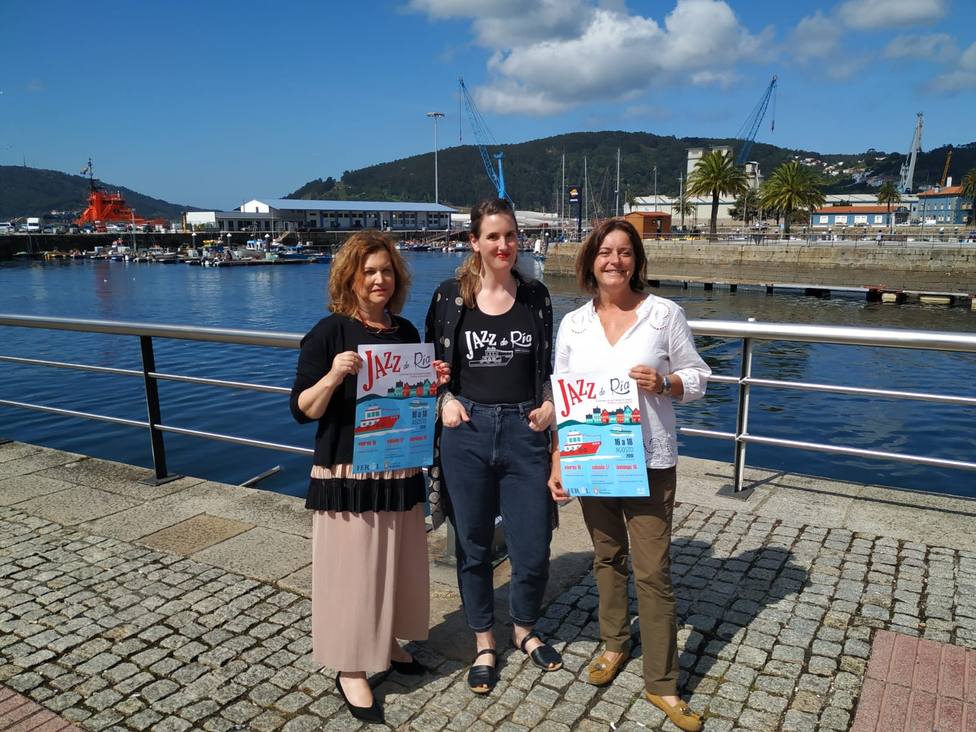 La concejala de Turismo de Ferrol con la de Cltura de Mugardos y la organizadora en el centro