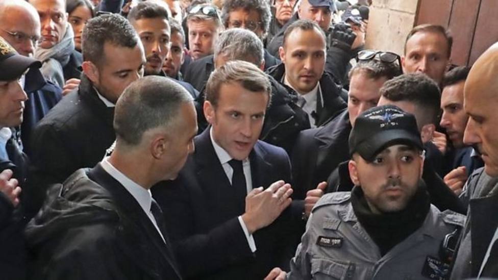 Macron abronca a policías israelíes en su visita a una iglesia francesa en Jerusalén