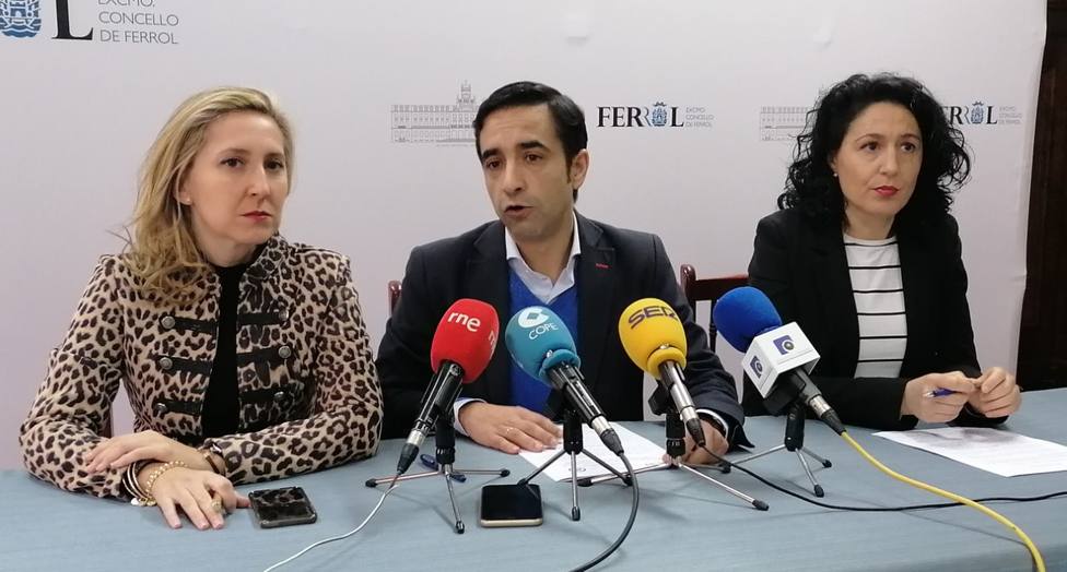 Martina Aneiros, José Manule Rey Varela y Maika García en rueda de prensa