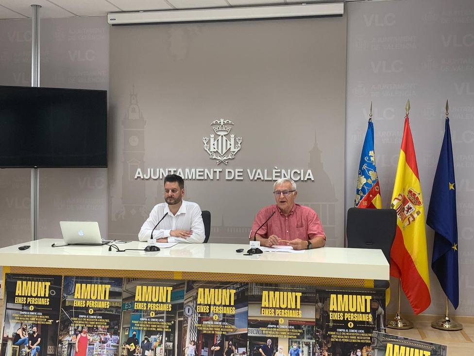 El alcalde Ribó y el concejal de comercio Carlos Galiana durante la rueda de prensa