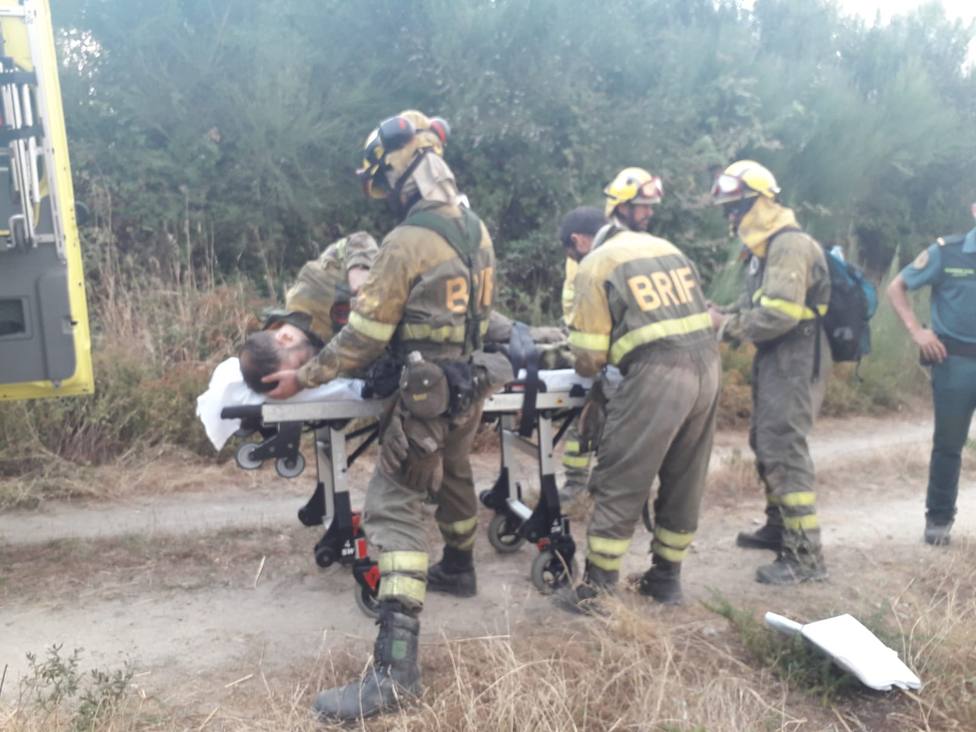El bombero fue trasladado en ambulancia al hospital de Verín