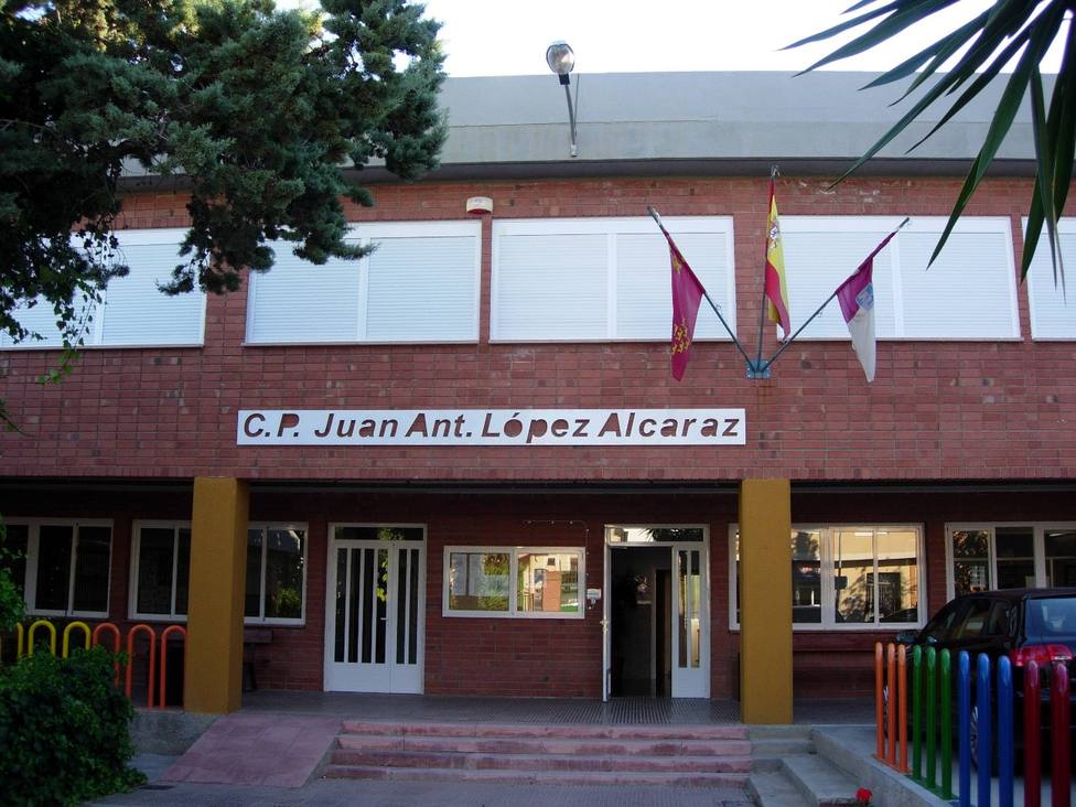 Aislados 7 alumnos y un maestro del colegio Lopez Alcaraz de Puerto Lumbreras por un positivo