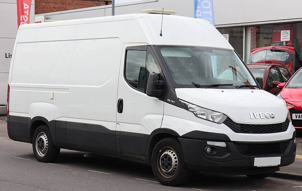 ctv-vg3-800px-2014 iveco daily 35 s13 mwb 23