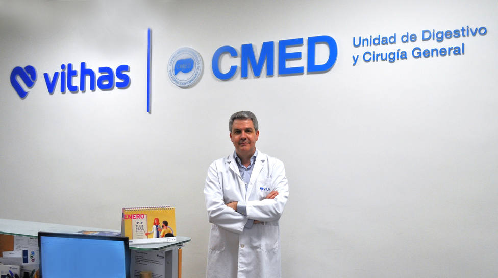 El doctor Mauricio García Alonso explica las nuevas técnicas para el tratamiento de las hemorroides