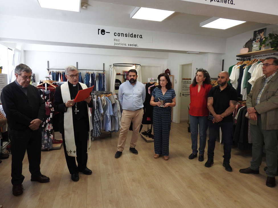 Archidiocesis de Madrid - Las tiendas de ropa reciclada y solidaria Moda  Re- amplían su red en la Comunidad de Madrid