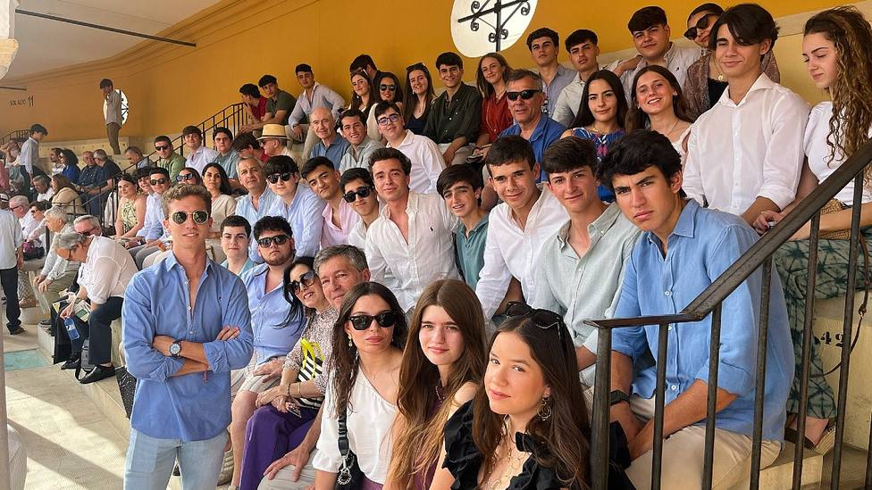 Calerito, junto a los alumnos de los centros educativos de Sevilla en la Real Maestranza
