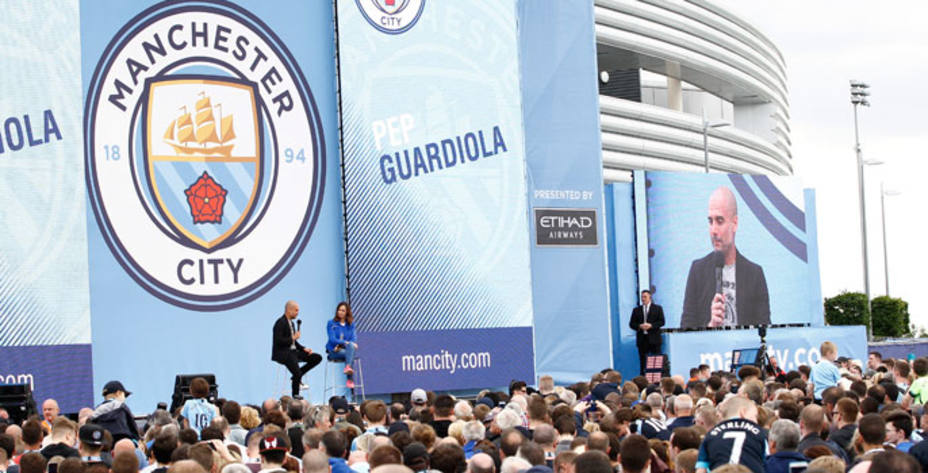 Pep Guardiola fue presentado este domingo como nuevo técnico del City. Reuters.