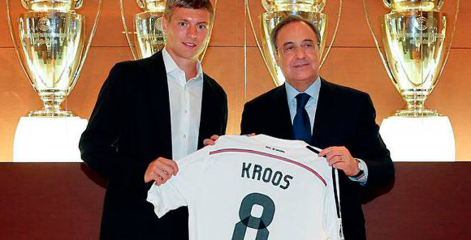 Toni Kroos junto a Florentino (www.realmadrid.com)