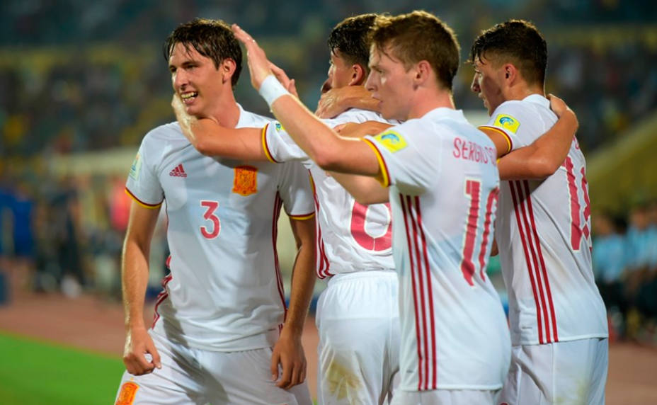 España celebra el primer gol de Miranda