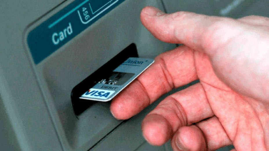 Cinco consejos de la Guardia Civil para evitar que te roben datos de la tarjeta bancaria