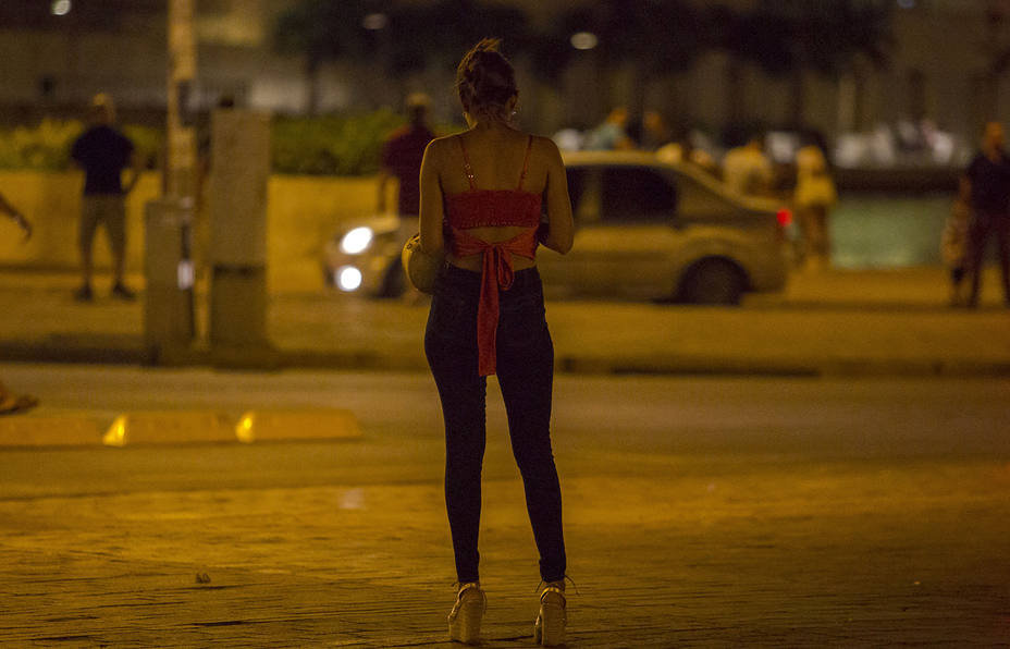 Sánchez reitera que su Gobierno es partidario de abolir la prostitución