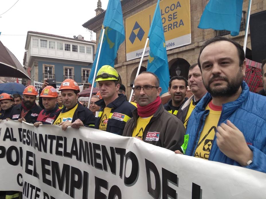 Unas 2.000 personas se movilizan contra el cierre de las plantas de Alcoa y exigen que el Gobierno actúe