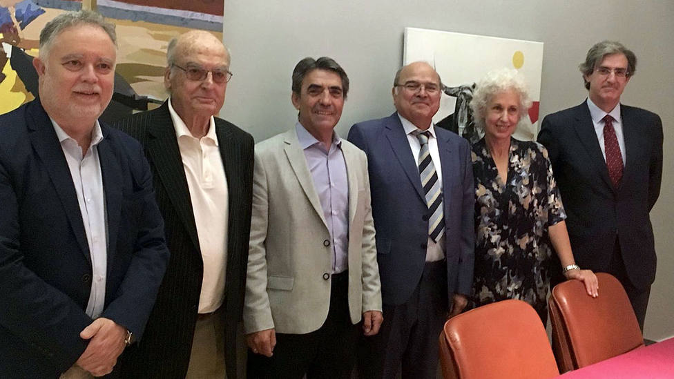 Manuel Á. Fernández, Luis Gordillo, Victorino Martín, Rogelio Pérez Cano, Pilar Linares y Fernando Gomá