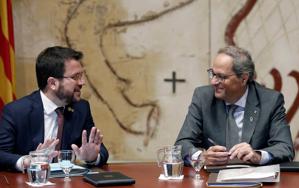 El presidente de la Generalitat, Quim Torra, junto a su vicepresidente y conseller de Economía, Pere Aragonés