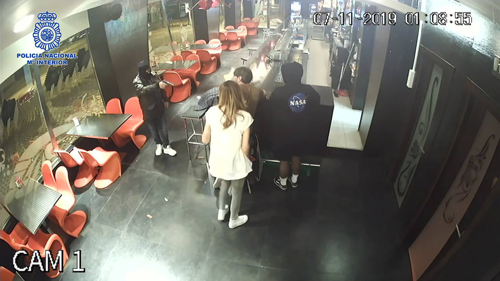 La Policía Nacional detiene al autor de un atraco con pistola en una cafetería de Logroño con clientes dentro
