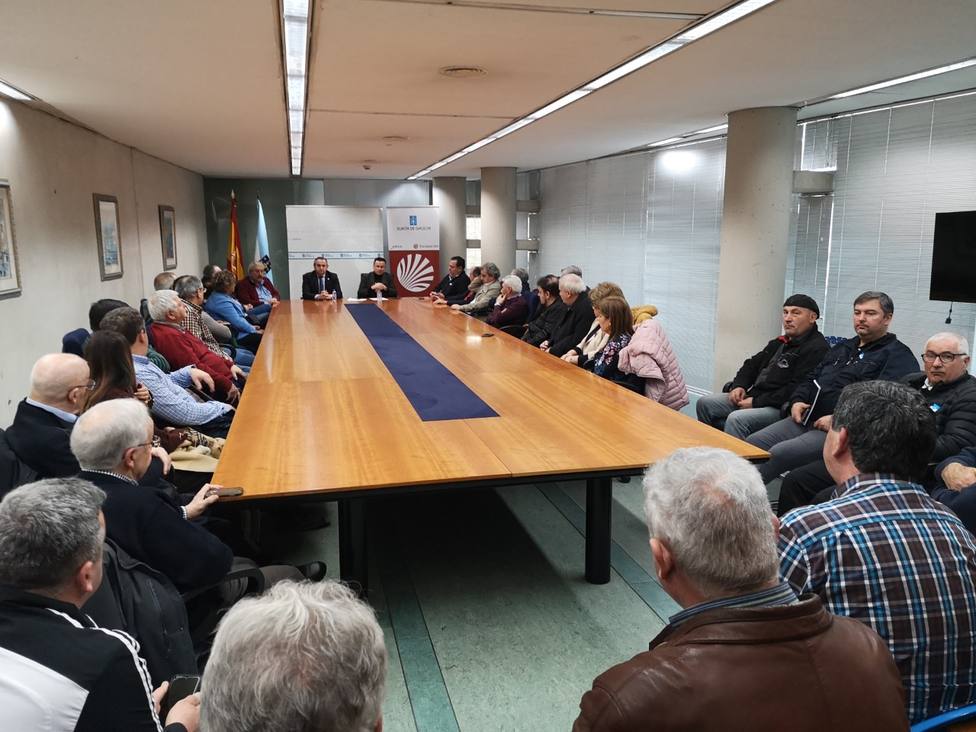 José González se compromete con Galicia Baleira a revisar la “burocracia” que lastra el rural