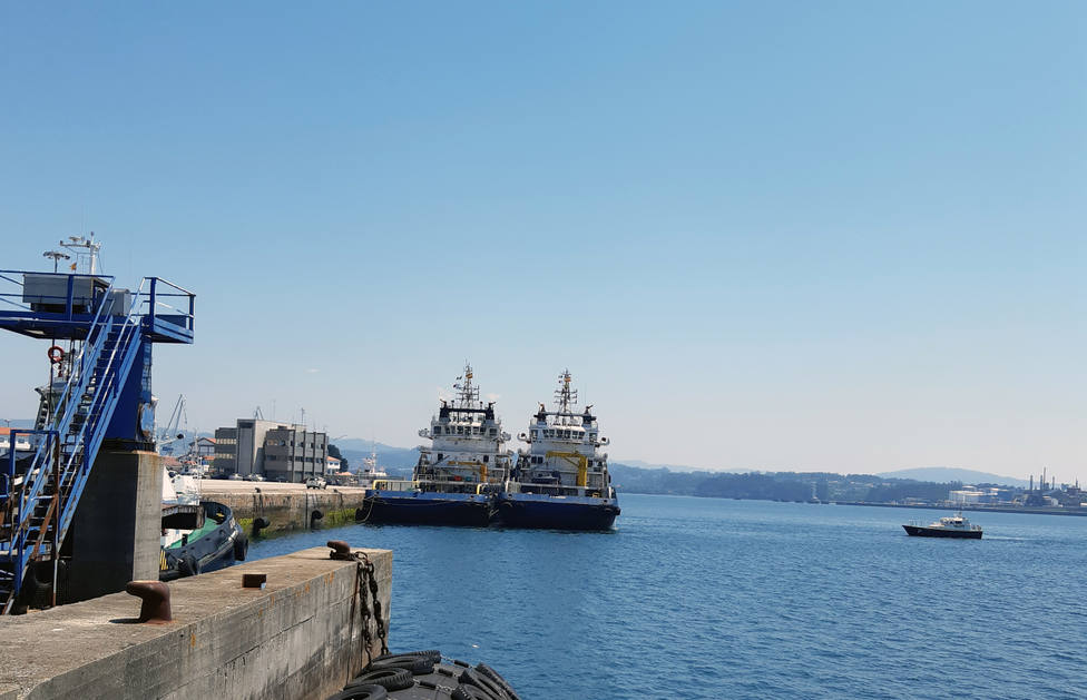 Dos de los buques abarloados en el puerto interior - FOTO: Autoridad Portuaria de Ferrol-San Cibrao
