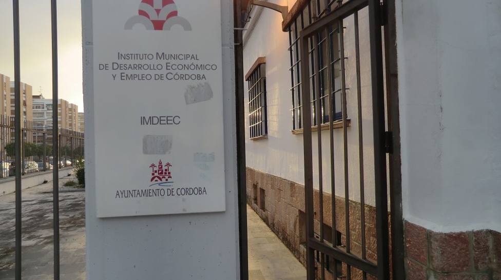 El Ayuntamiento de Córdoba formaliza los tres primeros contratos del Plan AIRE de la Junta de Andalucía