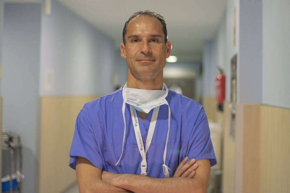 El doctor malagueño César Ramírez reconocido por Forbes como uno de los 10 mejores cirujanos de España