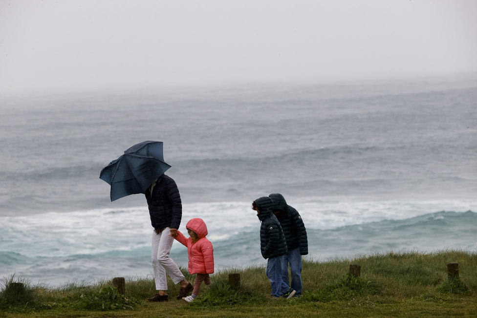 La borrasca Nelson trae un Jueves Santo marcado por la lluvia y el viento en toda España